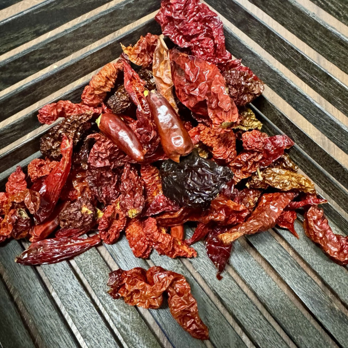 MIX красных сушеных перцев